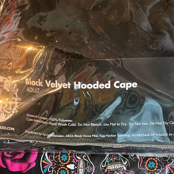 🆕 Spirit Black Velvet Hooded Cape - Picture 10 of 17